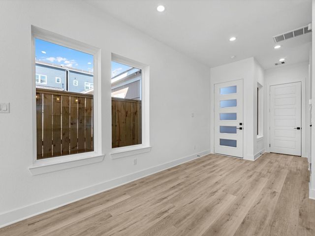 3034 Mcgowen Street, Houston, TX 77004