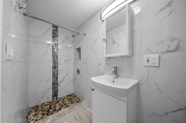 1041 NE 9th Avenue A5, Fort Lauderdale, FL 33304