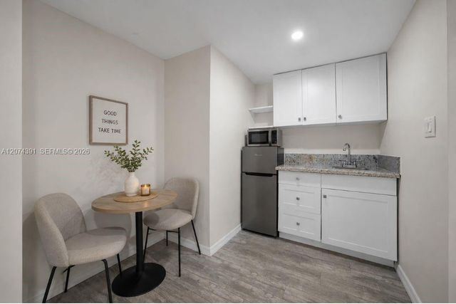 1041 NE 9th Avenue A5, Fort Lauderdale, FL 33304
