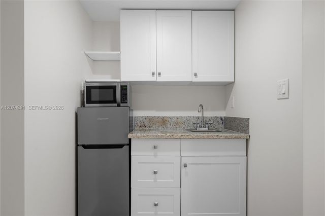 1041 NE 9th Avenue A5, Fort Lauderdale, FL 33304