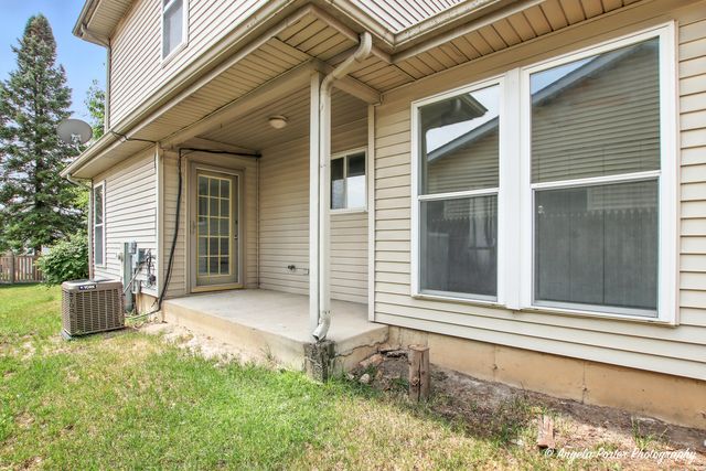 725 Hill Avenue, Elgin, IL 60120