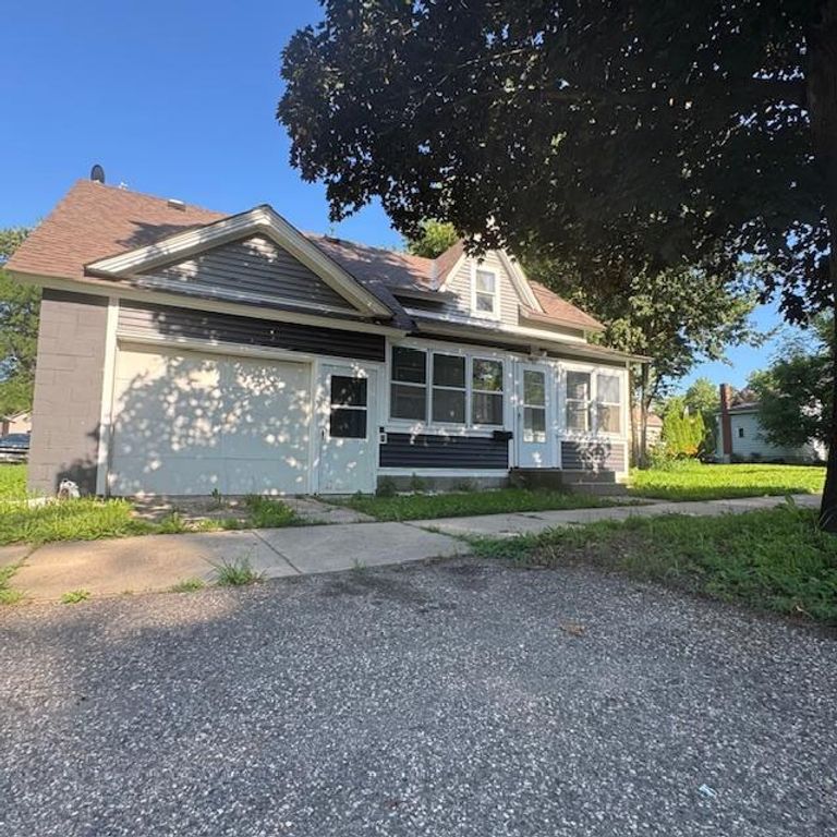 915 3rd Avenue NW, Faribault, MN 55021
