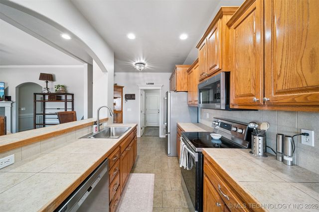 2016 Graham Avenue, Pryor, OK 74361