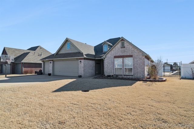 2016 Graham Avenue, Pryor, OK 74361