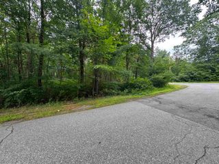 30 Griffin Road, Londonderry, NH 03053