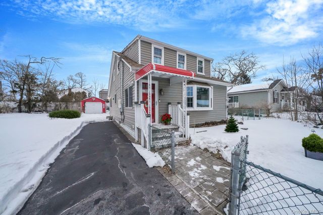 20 Blythe Road, Ronkonkoma, NY 11779