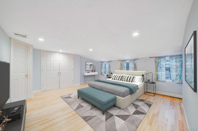 20 Blythe Road, Ronkonkoma, NY 11779