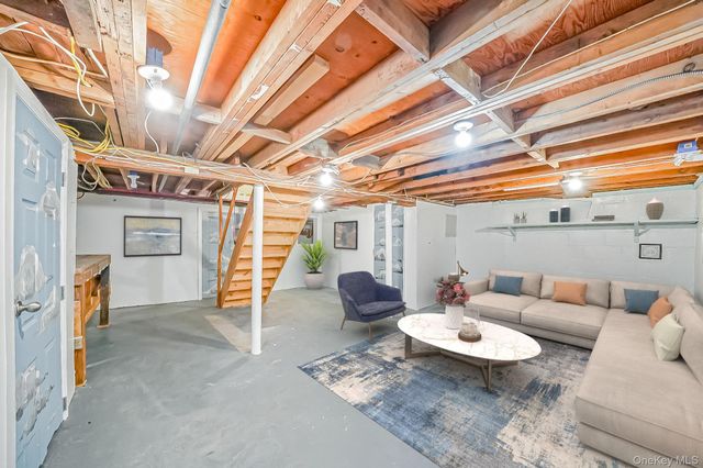 20 Blythe Road, Ronkonkoma, NY 11779