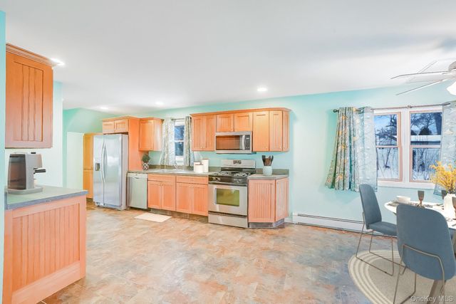 20 Blythe Road, Ronkonkoma, NY 11779