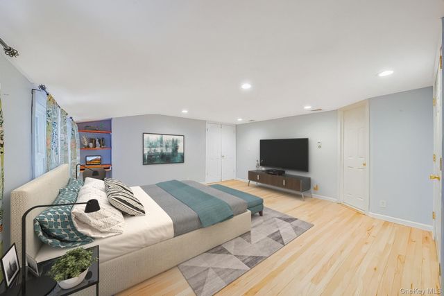 20 Blythe Road, Ronkonkoma, NY 11779