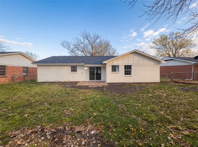 802 N Hughes Street, Howe, TX 75459