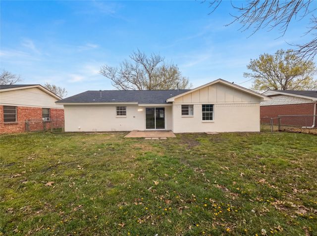 802 N Hughes Street, Howe, TX 75459