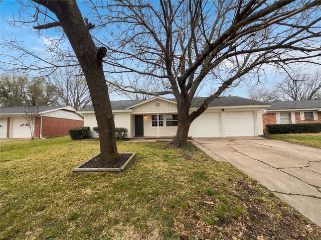 802 N Hughes Street, Howe, TX 75459