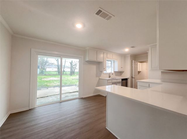 802 N Hughes Street, Howe, TX 75459