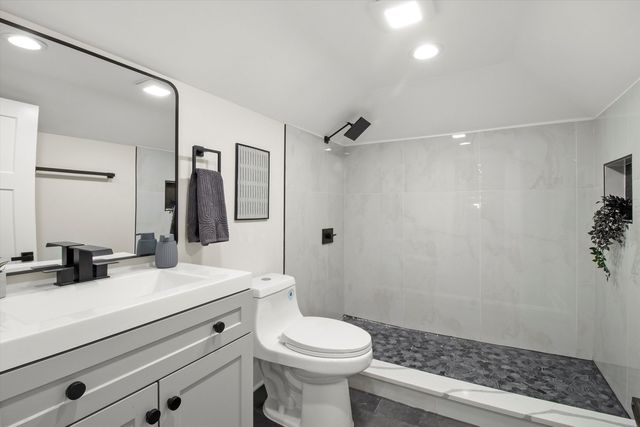 6144 N Maplewood Avenue, Chicago, IL 60659