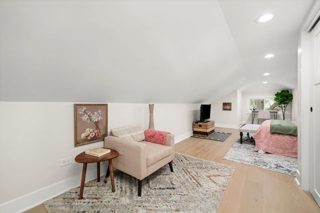 6144 N Maplewood Avenue, Chicago, IL 60659