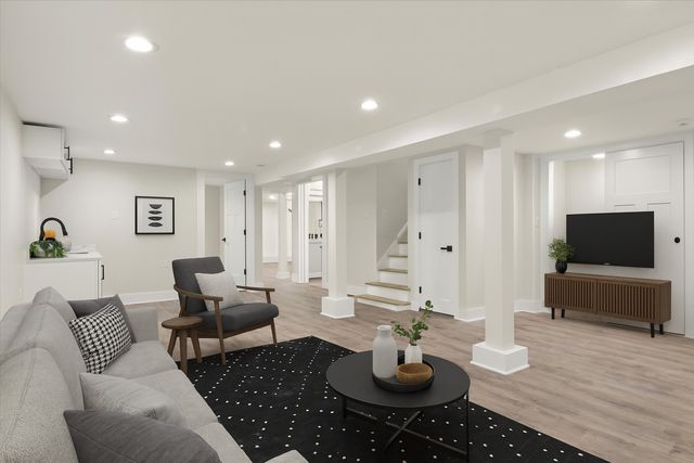 6144 N Maplewood Avenue, Chicago, IL 60659