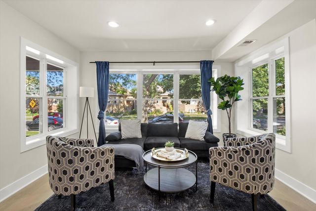 6144 N Maplewood Avenue, Chicago, IL 60659