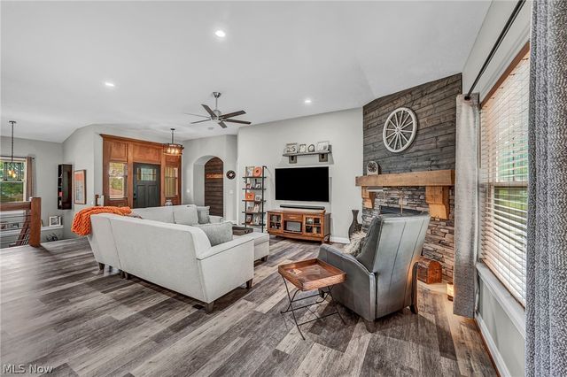 364 31st Street SW, Barberton, OH 44203