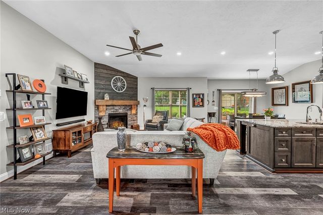 364 31st Street SW, Barberton, OH 44203