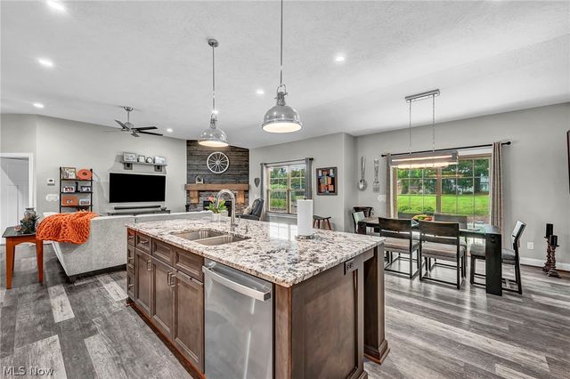 364 31st Street SW, Barberton, OH 44203