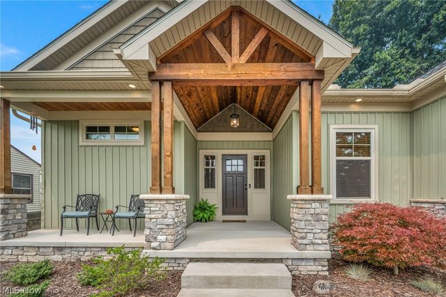 364 31st Street SW, Barberton, OH 44203