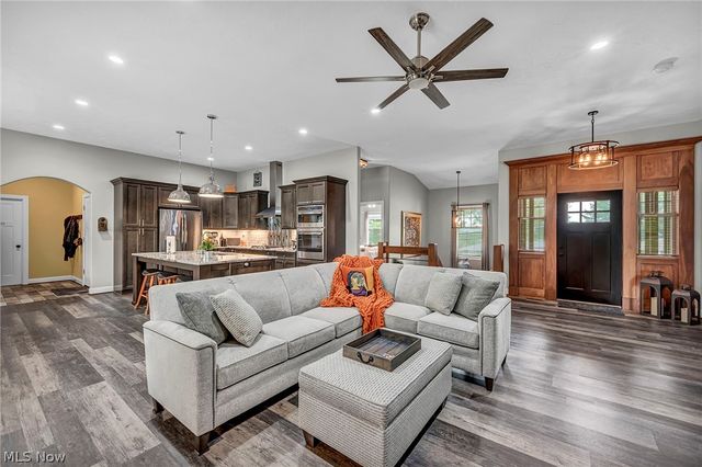 364 31st Street SW, Barberton, OH 44203