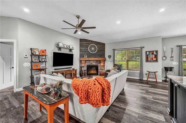 364 31st Street SW, Barberton, OH 44203