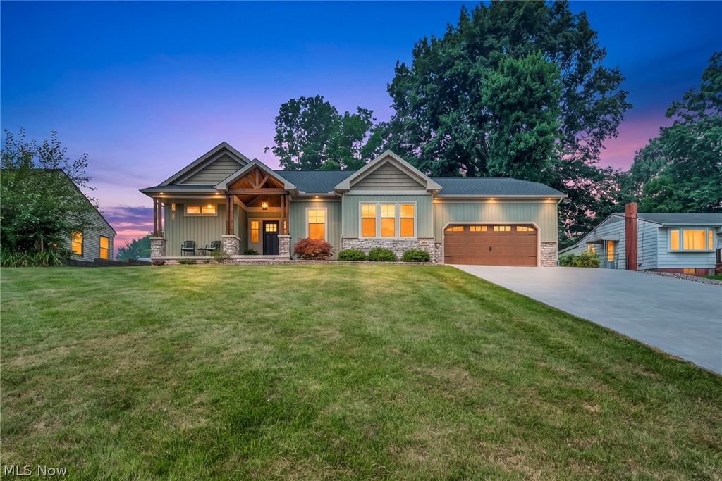 364 31st Street SW, Barberton, OH 44203