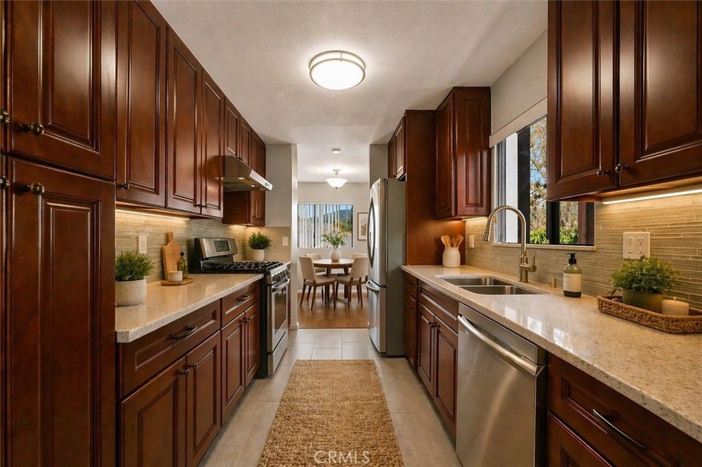 1304 Stanley 10, Glendale, CA 91206