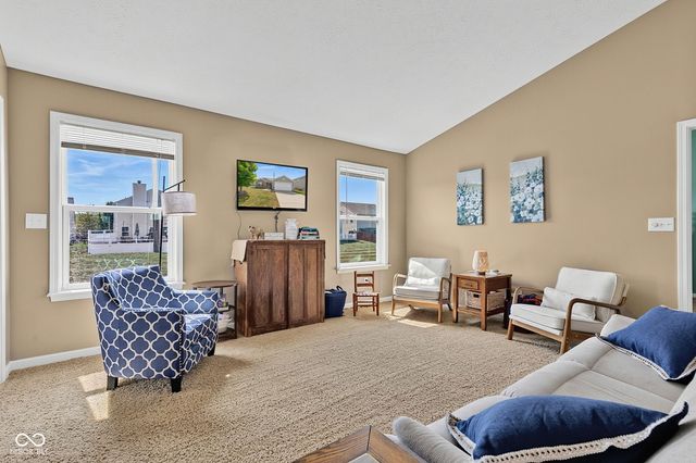 5785 White Pine Road, Whitestown, IN 46075
