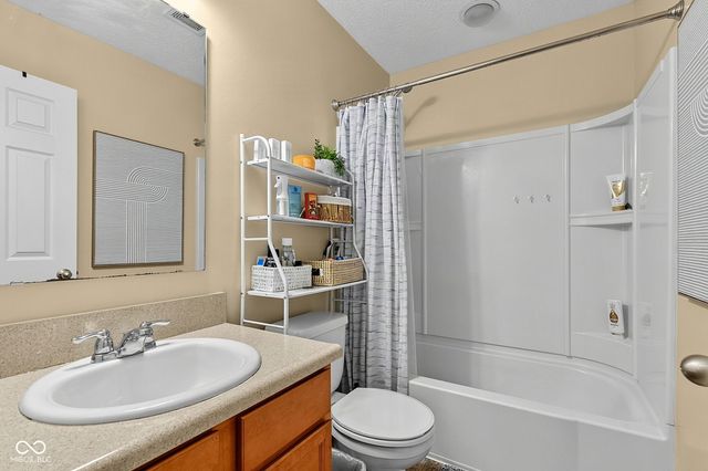 5785 White Pine Road, Whitestown, IN 46075