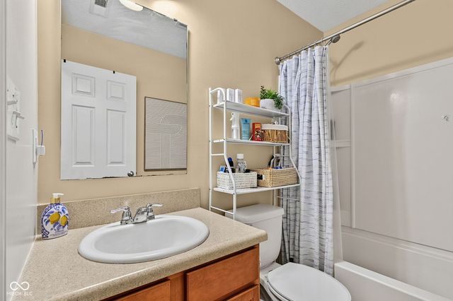 5785 White Pine Road, Whitestown, IN 46075