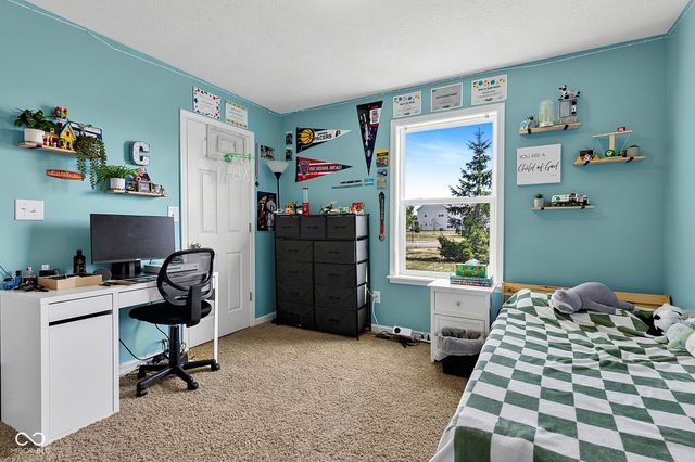 5785 White Pine Road, Whitestown, IN 46075