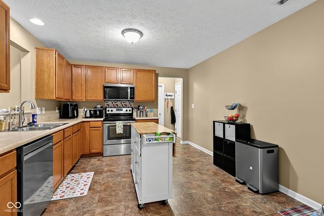 5785 White Pine Road, Whitestown, IN 46075