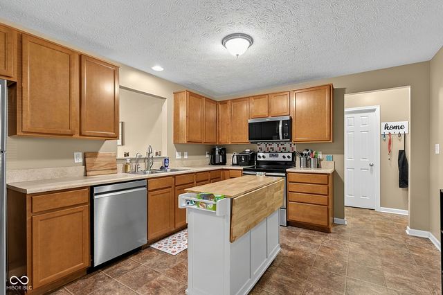 5785 White Pine Road, Whitestown, IN 46075