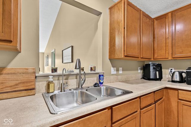 5785 White Pine Road, Whitestown, IN 46075