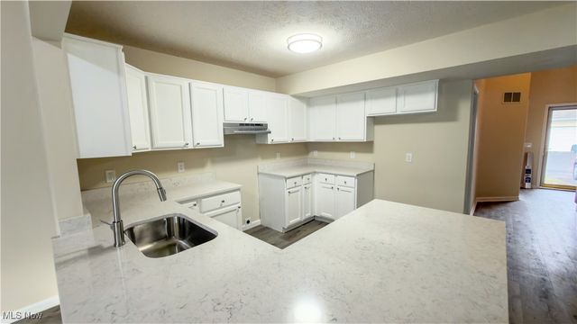 6728 Bayside Drive, Madison, OH 44057