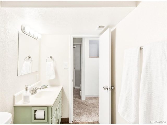 2102 Ridge Dr, Broomfield, CO 80020