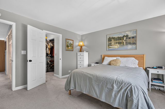 1936 N Hidden Creek Circle 4, Palatine, IL 60074