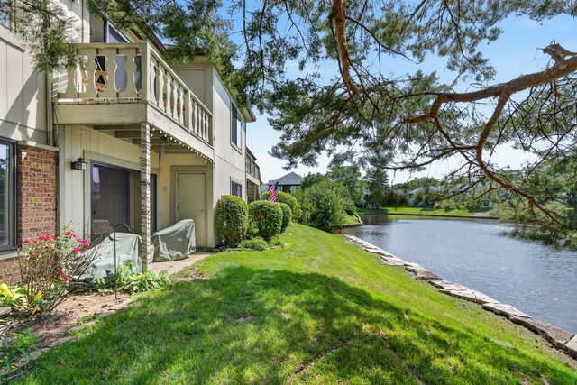 1936 N Hidden Creek Circle 4, Palatine, IL 60074