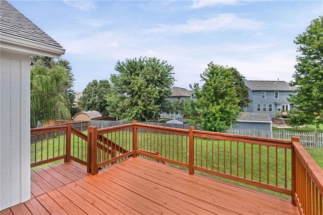 1106 Creekside Court, Raymore, MO 64083