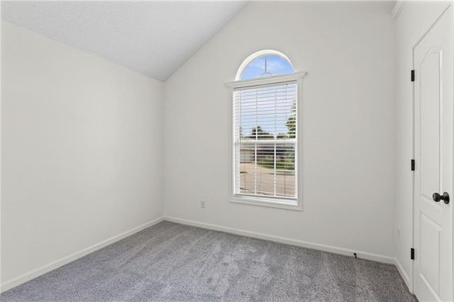1106 Creekside Court, Raymore, MO 64083