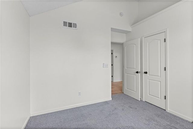 1106 Creekside Court, Raymore, MO 64083