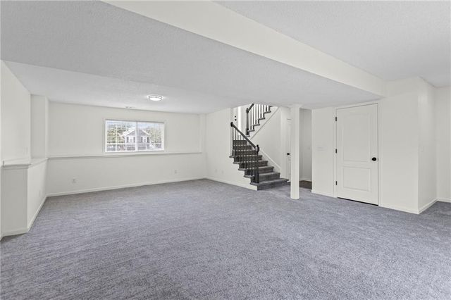 1106 Creekside Court, Raymore, MO 64083