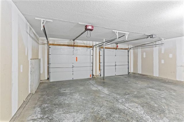 1106 Creekside Court, Raymore, MO 64083