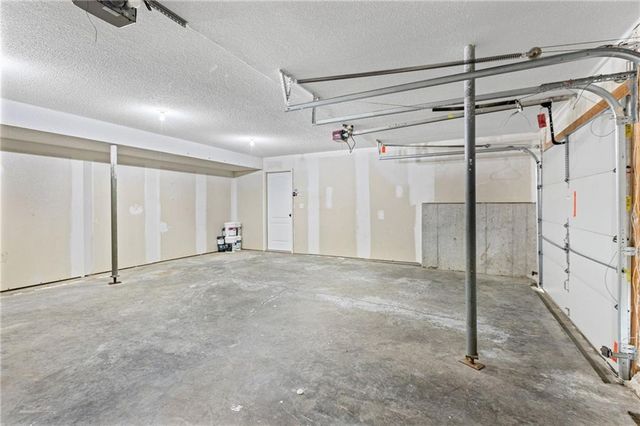 1106 Creekside Court, Raymore, MO 64083