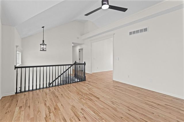 1106 Creekside Court, Raymore, MO 64083