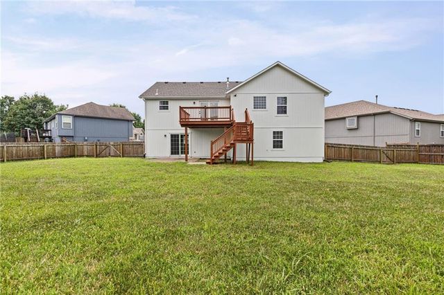 1106 Creekside Court, Raymore, MO 64083
