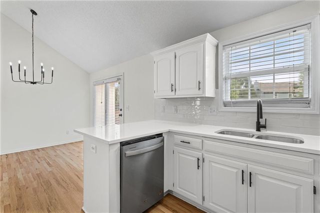 1106 Creekside Court, Raymore, MO 64083